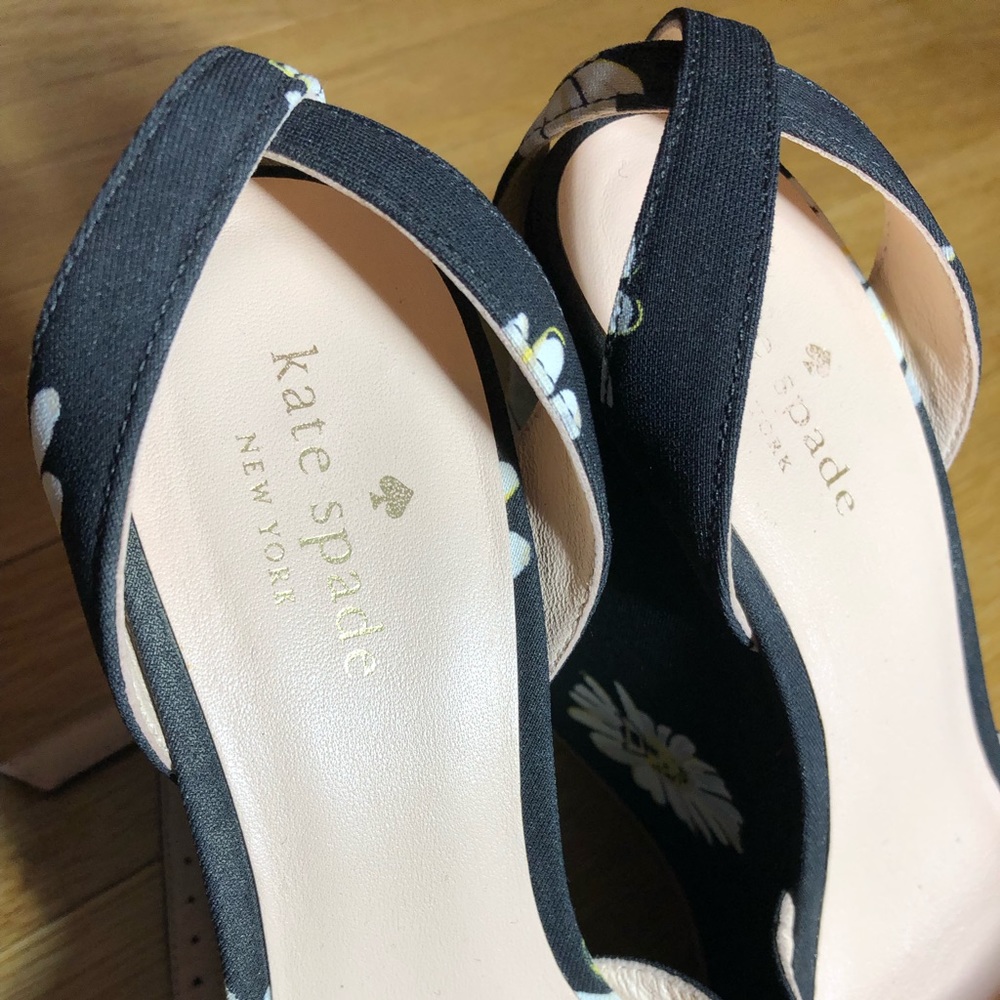 Kate Spade Daisy Wedges 7.5